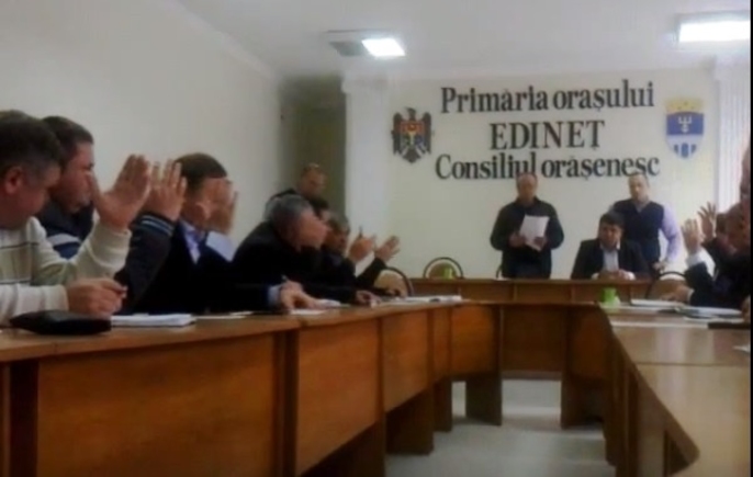 Додон заявляет о несправедливых тарифах в Кишиневе, а его же партия в районах повышает тарифы