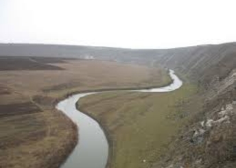 Волонтеры из Кишинева и Тирасполя навели мосты на реке Реут