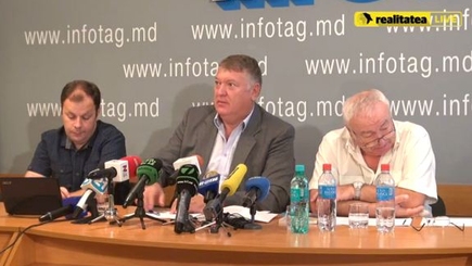 Фаворитами в президентской гонке по-прежнему остаются Игорь Додон и Майя Санду