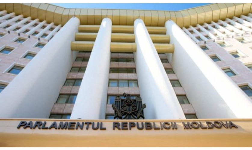 Депутаты вернулись на работу.