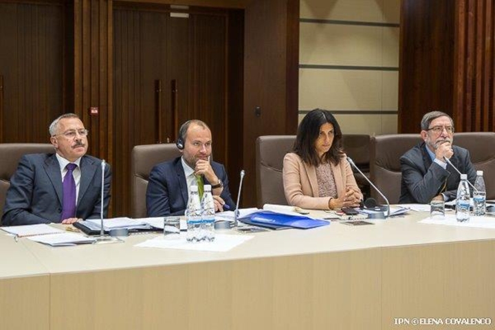 Парламентские фракции встретились с экспертами Венецианской комиссии