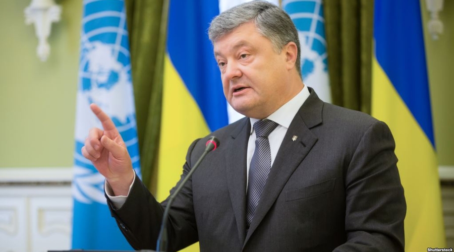 Порошенко потребовал у России вернуть технику из Крыма вместе с полуостровом