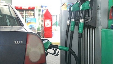 Снизились цены на бензин и дизельное топливо