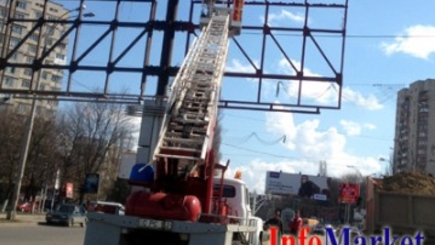 Демонтаж рекламных щитов в Кишиневе уже начался