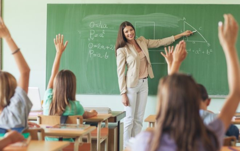 В сентябре зарплаты педагогам повысят на 11%