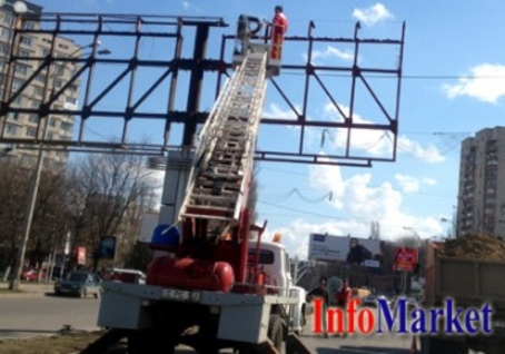 Демонтаж рекламных щитов в Кишиневе уже начался