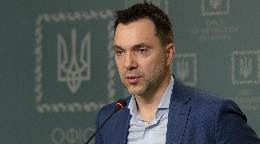 Арестович встал на защиту подростка с Одессы, который пел песню Цоя во Львове.