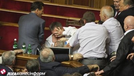В Раде снова дерутся - теперь из-за языка