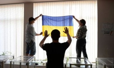 На Украине стартовали президeнтские выборы