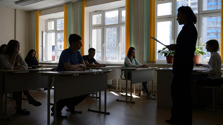 Более половины учителей в России пожаловались на зарплату