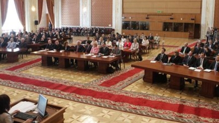 Бюджет парламента на будущий год возрос