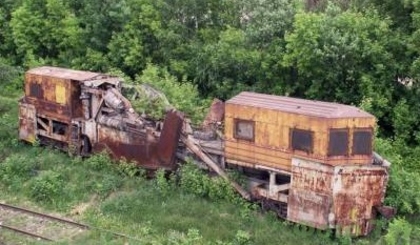 Наш бронепоезд пыхтит на запасном пути