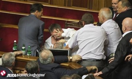 В Раде снова дерутся - теперь из-за языка