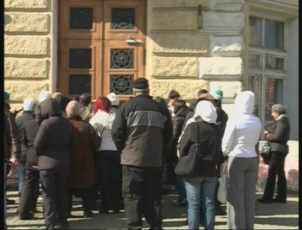 «Киртоакэ – в отставку!» - скандировали сегодня перед примарией