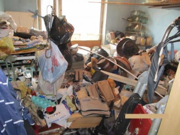40 тонн мусора в квартире столичной пенсионерки