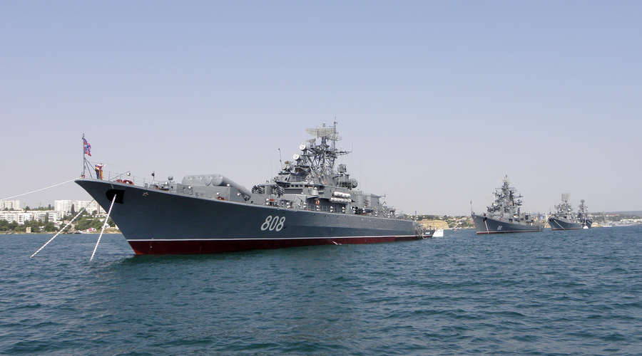 Русский военный корабль открыл огонь по рыбакам