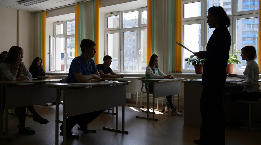 Более половины учителей в России пожаловались на зарплату