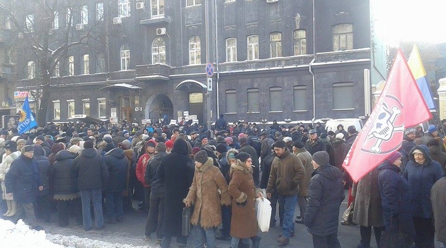 В Киеве прошел митинг: активисты просят отставки главы Нацбанка и «банду геть»