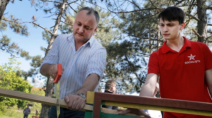 Партия социалистов РМ провела уборку территории по случаю Чистого Четверга