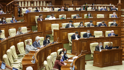 Пленарное заседание парламента: депутат-миллионер без иммунитета с сердечным приступом