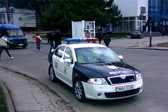 Автомобиль украинского посольства попал в аварию
