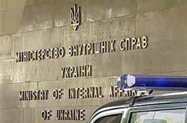 Яценюк угрожает штурмом МВД