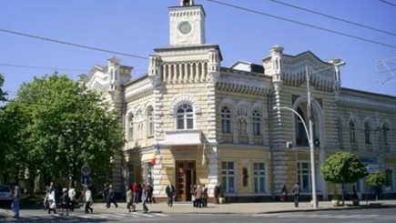 Анонс. Молодые социалисты проводят акцию протеста перед зданием муниципалитета.