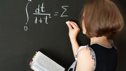 Профсоюзы требуют повышения зарплат для учителей