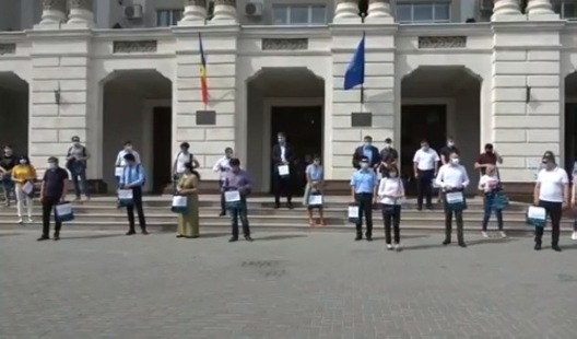 PAS протестует против 