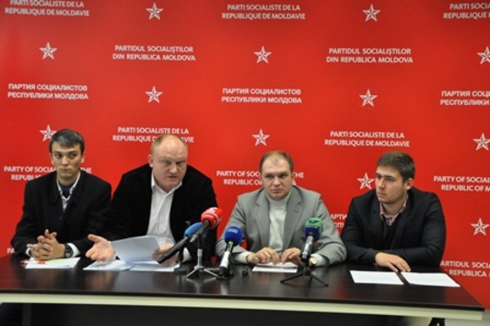 Социалисты обвиняют