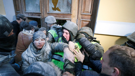 Сторонники Саакашвили смогли прорваться в Октябрьский дворец