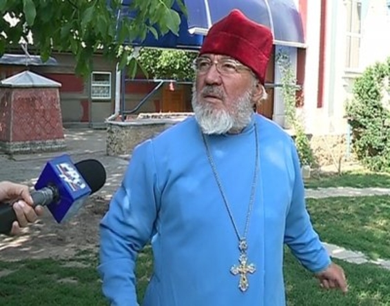 Священник напал на женщину