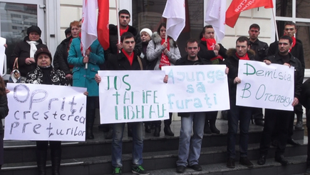 Партия социалистов выводит народ на акции протеста против повышения цен на топливо