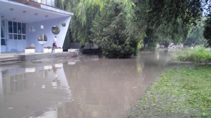 После ливня бельцкие улицы стали каналами