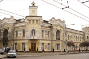 Счетная палата обвиняет Дорина Киртоакэ в растратах. Он предлагает искать корни проблемы в советском периоде