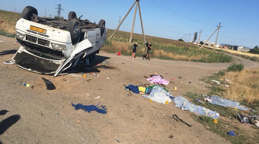На Запорожье КамАЗ влетел в маршрутку: погибли дети