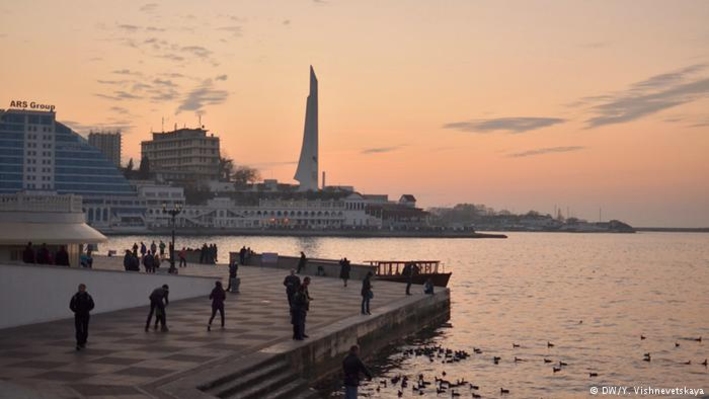 Правительство ФРГ критикует поездку немецких депутатов в Крым