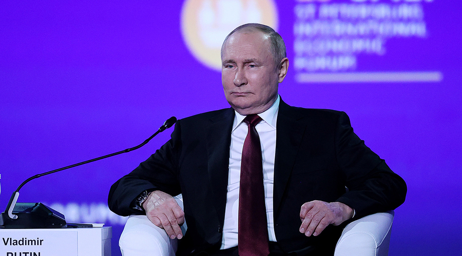 Бездарной экономической политикой он уже сейчас возвращает свою страну в ХIX век