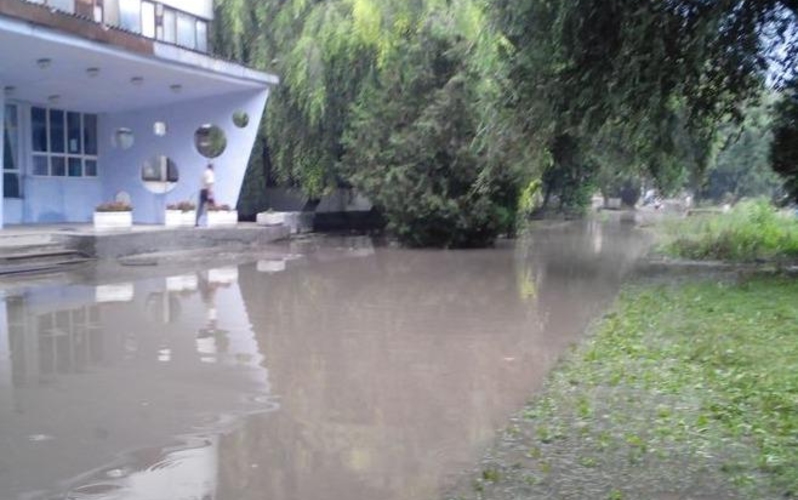 После ливня бельцкие улицы стали каналами