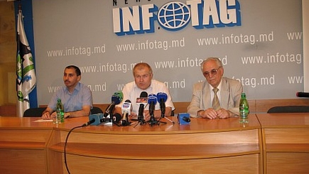 Общественность  требуют  отмены  преподавания «Истории румын»