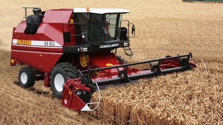 Белорусский комбайн на полях Молдовы