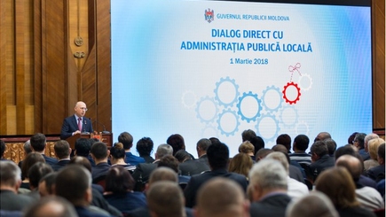 Павел Филип: Мы намерены к концу года построить самую большую в истории страны сеть местных дорог