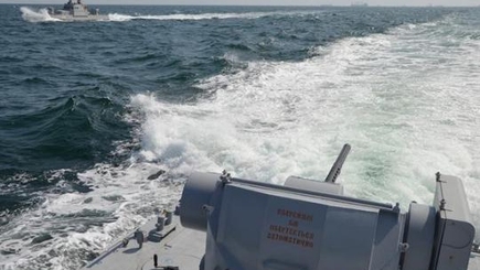 Россия начала военные действия против Украины. Таран у Керченского моста. Много мата, извините.