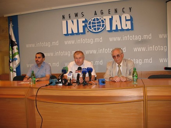 Общественность  требуют  отмены  преподавания «Истории румын»