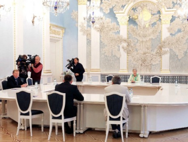 Донбасс украинский, но с особыми правами?