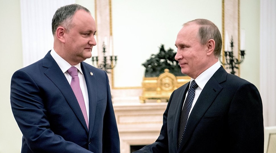 Додону не чужд подхалимаж