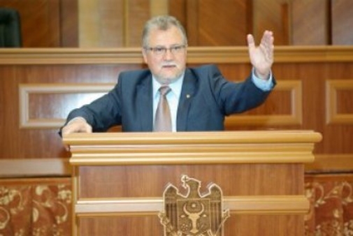 ДЕД: Серп и молот надо запретить как и фашистскую свастику