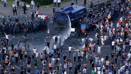 В Румынии при разгоне манифестации пострадали более 400 человек