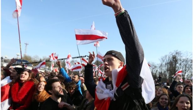 Белорусские власти разрешили отметить любимый праздник оппозиции. Но кое-кого задержали