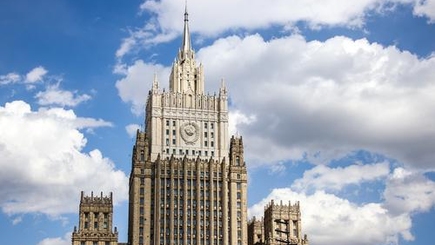 А Захарова видит бревно в своём глазу?